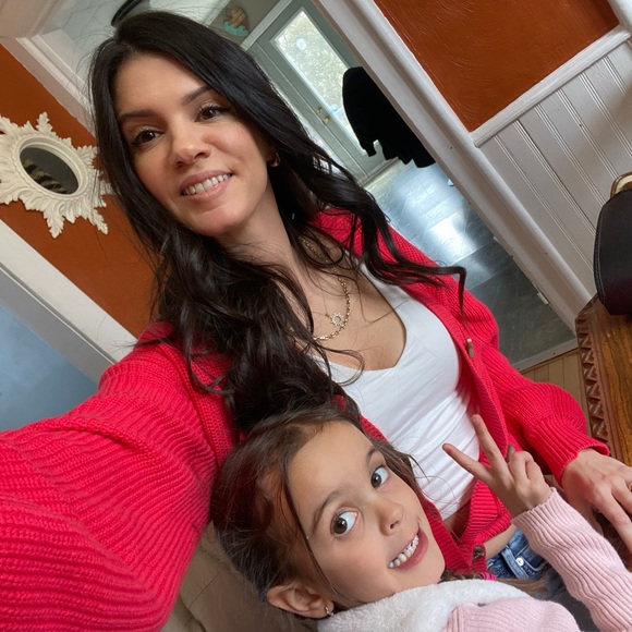 Meet your Posher, Amanda - Picture 3 of 7